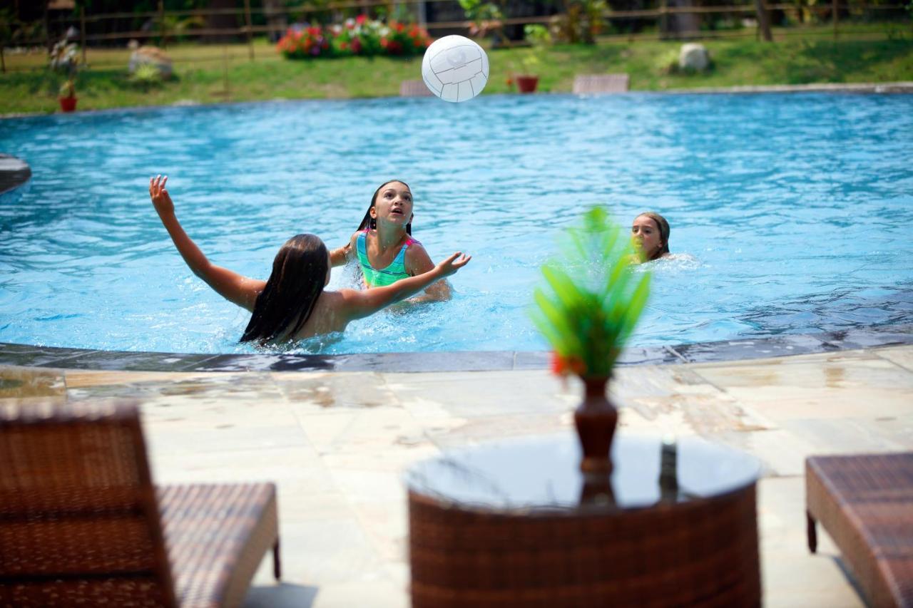 Jungle Villa Resort - Near Chitwan National Park מראה חיצוני תמונה