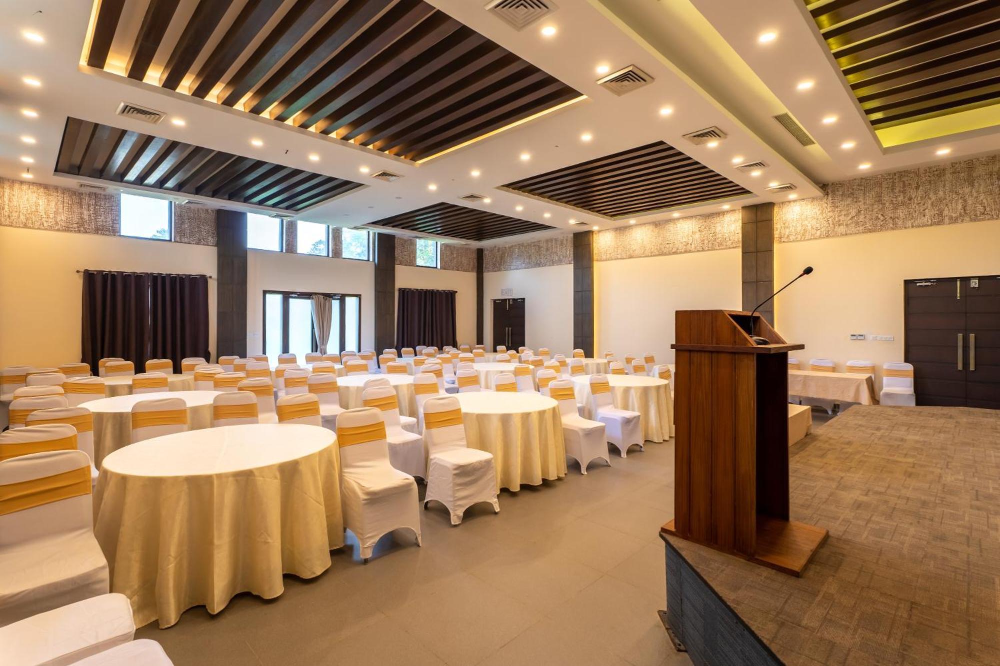 Jungle Villa Resort - Near Chitwan National Park מראה חיצוני תמונה